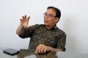 Prof. Dr. dr. Irawan Yusuf, Ph.D. menegaskan bahwa pencarian kebenaran merupakan bagian dari fitrah manusia yang melibatkan dimensi intelektual, emosional, spiritual dan juga lingkungan. (Foto: Istimewa).